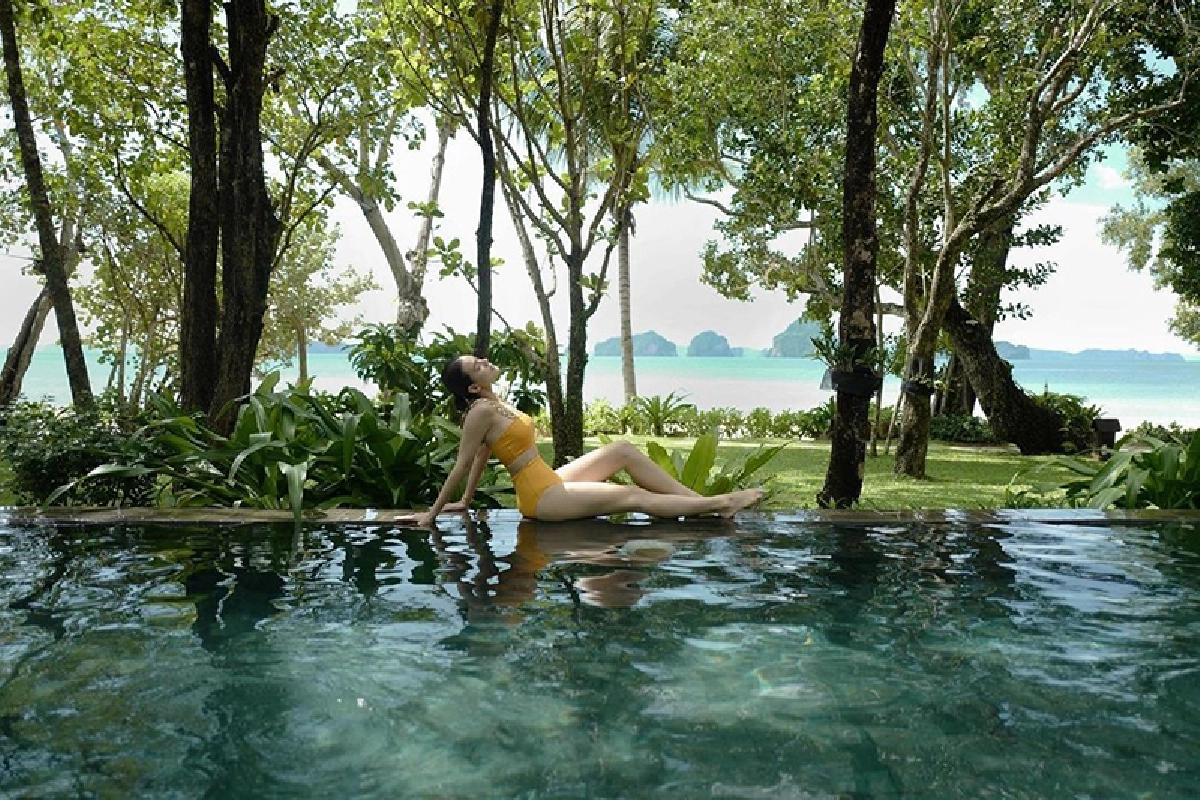 “คิมเบอร์ลี่” หุ่นเป๊ะผิวขาวจั๊วะ โพสท่าเซ็กซี่ริมสระน้ำ