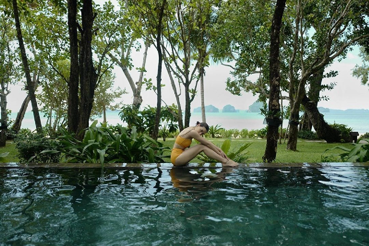 “คิมเบอร์ลี่” หุ่นเป๊ะผิวขาวจั๊วะ โพสท่าเซ็กซี่ริมสระน้ำ