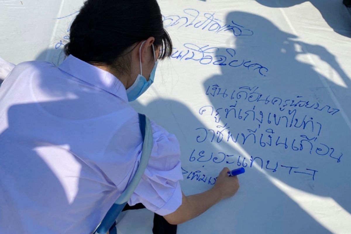 เหตุการณ์บ้านเมือง ทำเด็กเจนใหม่เลือกเรียนด้านการเมือง–สังคม จริงหรือ? เหตุการณ์บ้านเมือง ทำเด็กเจนใหม่เลือกเรียนด้านการเมือง–สังคม จริงหรือ?