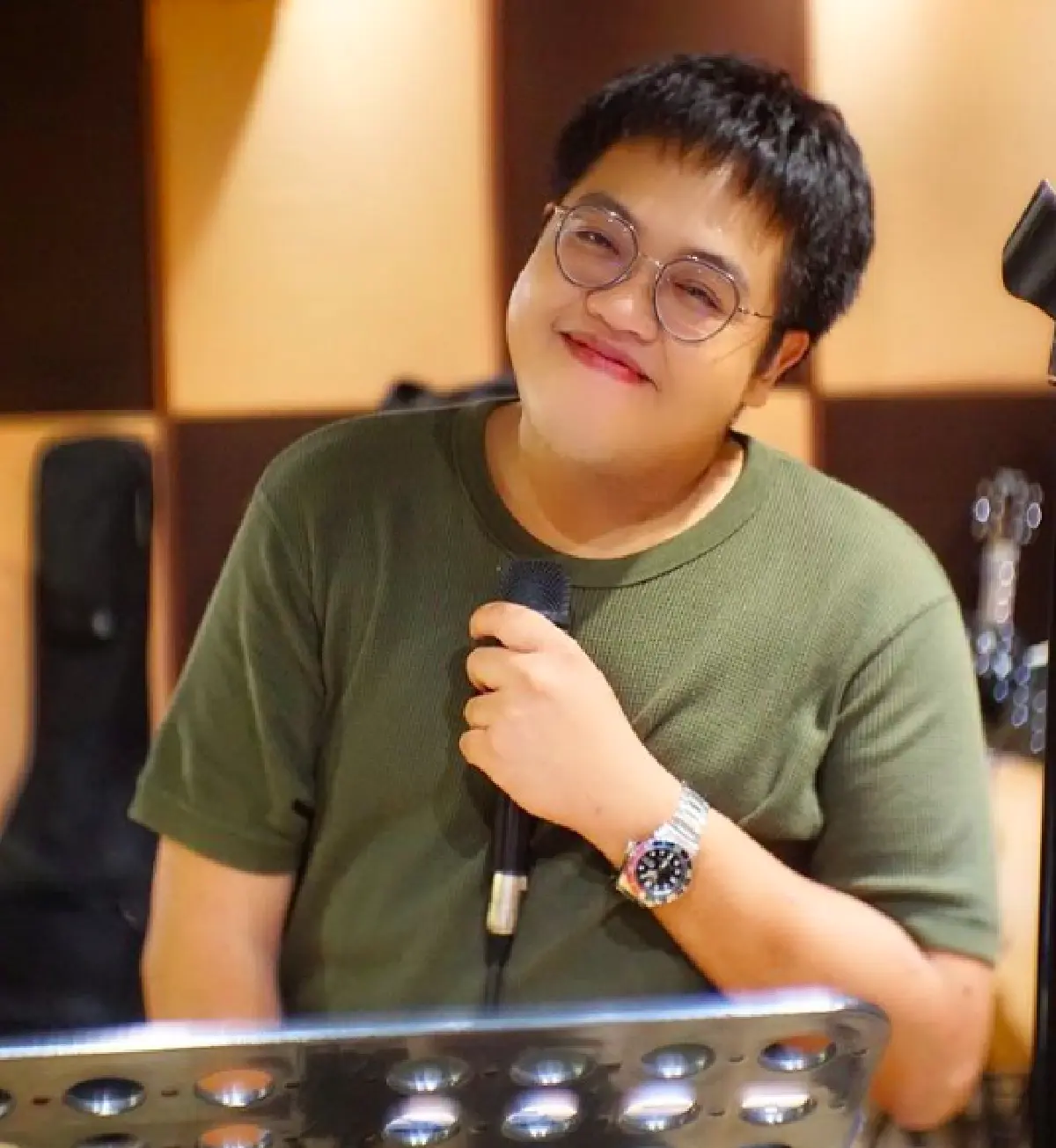   “โดม เดอะสตาร์”  ร่วมแซะแฮชแท็ก #ทรงผมบังเพื่อน ทวิตถามเพื่อนๆ 