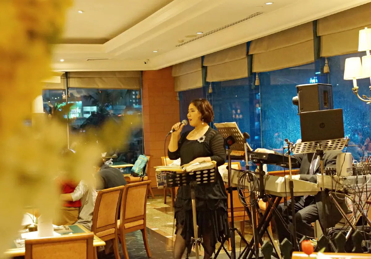 ปักหมุด '92 คาเฟ่' บุฟเฟ่ต์อินเตอร์และซีฟู้ดสุดอร่อยที่ห้ามปล่อยผ่านย่านพระรามเก้า