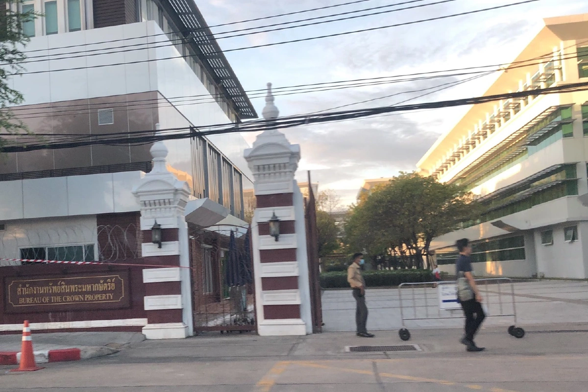 รื้อแล้วตู้คอนเทนเนอร์ เปิดจราจรให้รถวิ่งตามปกติ