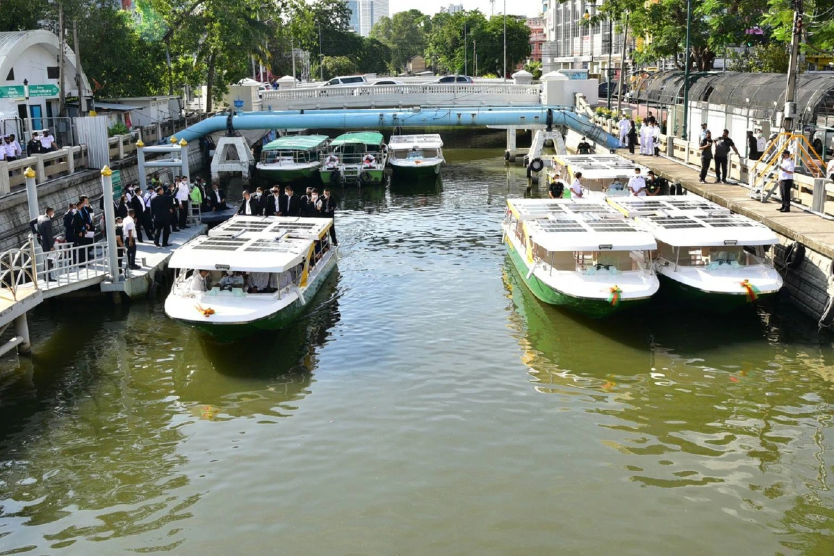 "บิ๊กตู่" เปิดเดินเรือไฟฟ้าคลองผดุงฯ ชาวบ้านตะโกนให้กำลังใจสู้ๆ