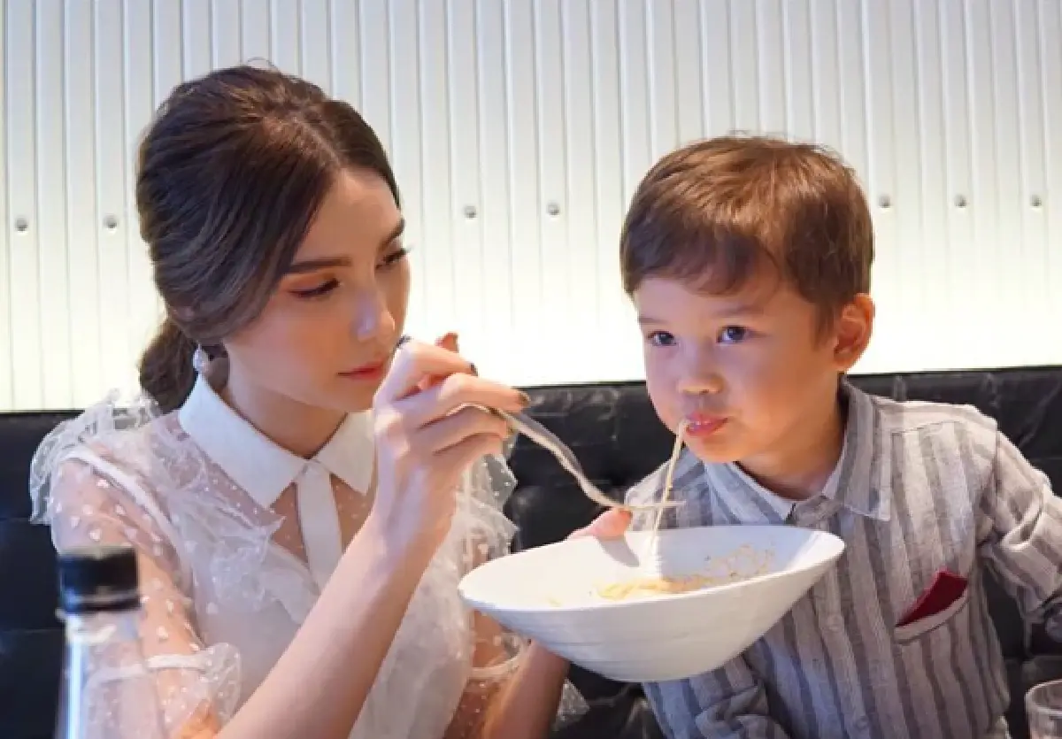 แค่แบตหมด! "ซาร่า" แจงเหตุทำไม "ไมค์ พิรัชต์" ถึงติดต่อลูกไม่ได้ 