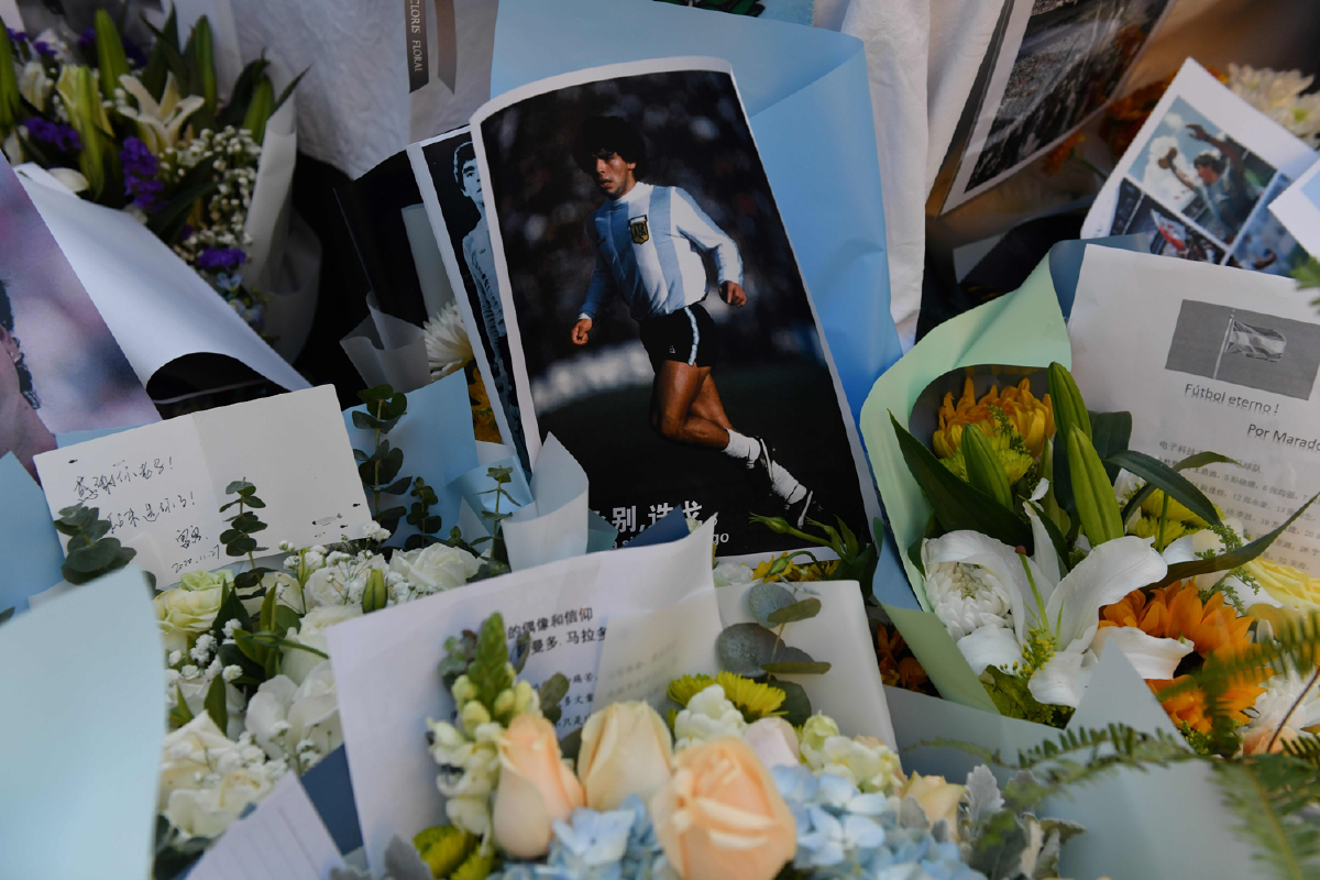 ย้อนตำนานเทพลูกหนัง 'ดิเอโก มาราโดนา'