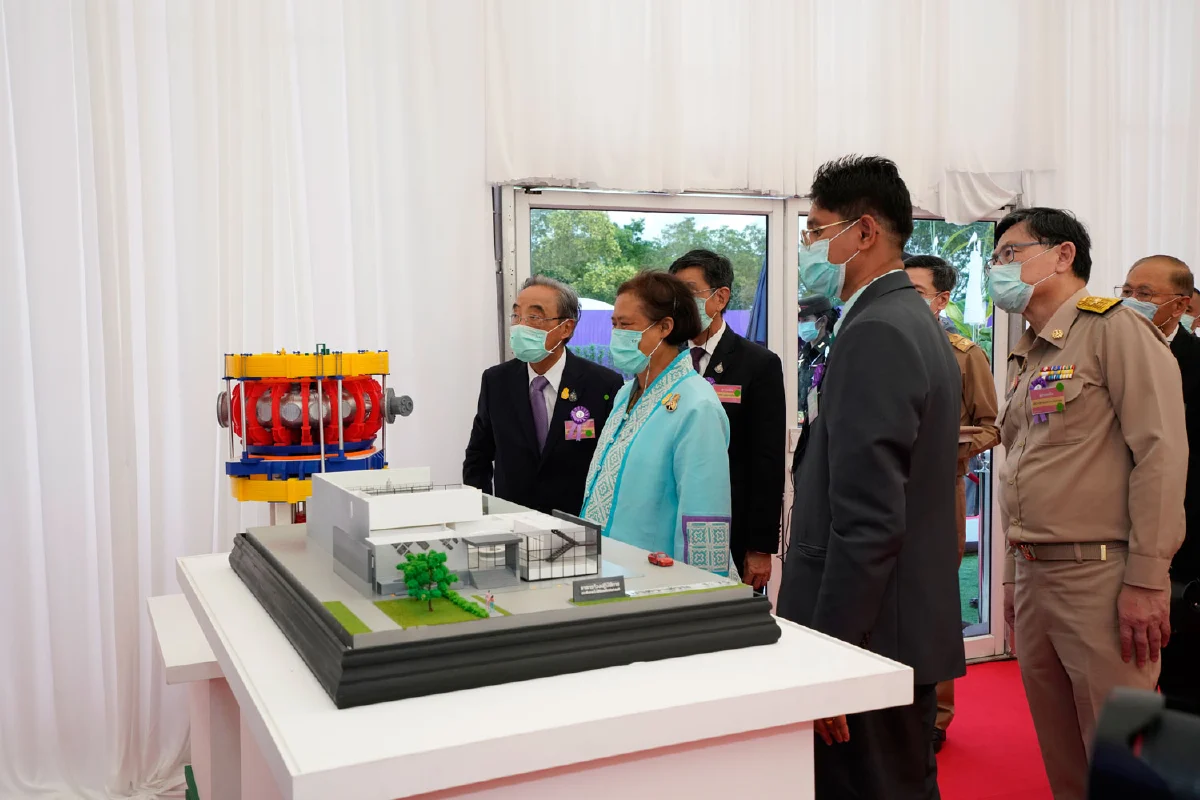 สมเด็จพระกนิษฐาธิราชเจ้า กรมสมเด็จพระเทพรัตนราชสุดาฯ สยามบรมราชกุมารี เสด็จพระราชดำเนิน เป็นประธานวางศิลาฤกษ์อาคารปฏิบัติการเครื่องโทคาแมค