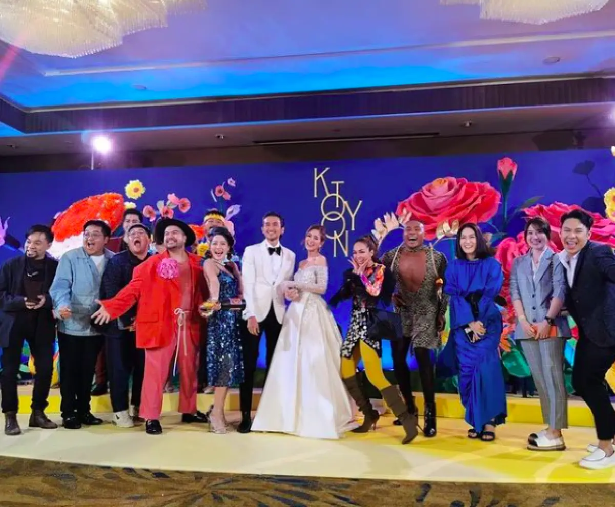 เก็บตกภาพแฟชั่นสุดอลังการของเหล่าคนดังที่มาร่วมงานแต่ง “ตูน-ก้อย” 