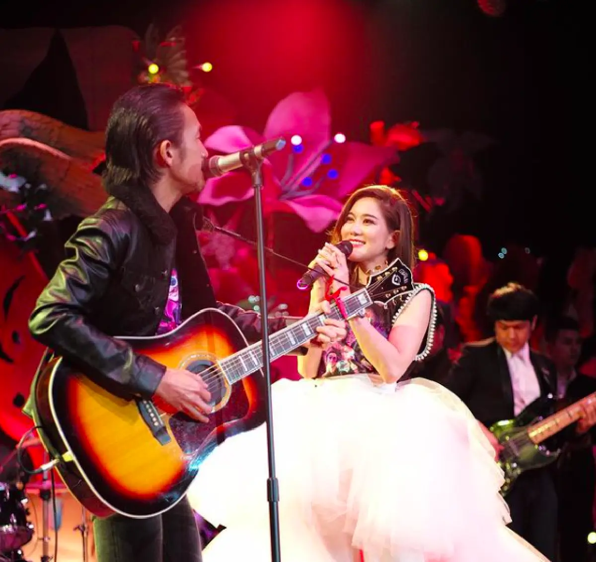 ส่องภาพ After Party "ตูน-ก้อย" สนุกสนานเอ็นจอยกันสุดฤทธิ์ 