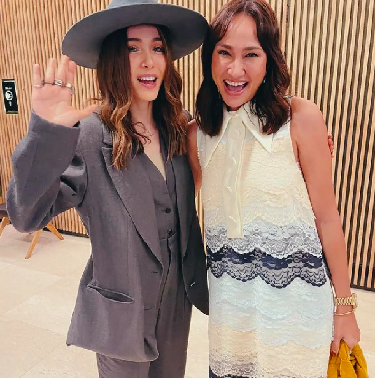 เก็บตกภาพแฟชั่นสุดอลังการของเหล่าคนดังที่มาร่วมงานแต่ง “ตูน-ก้อย” 