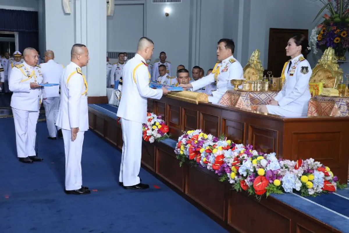 "ในหลวง"พระราชทานปริญาบัตรแก่ผู้สำเร็จการศึกษาสถาบันทางทหาร