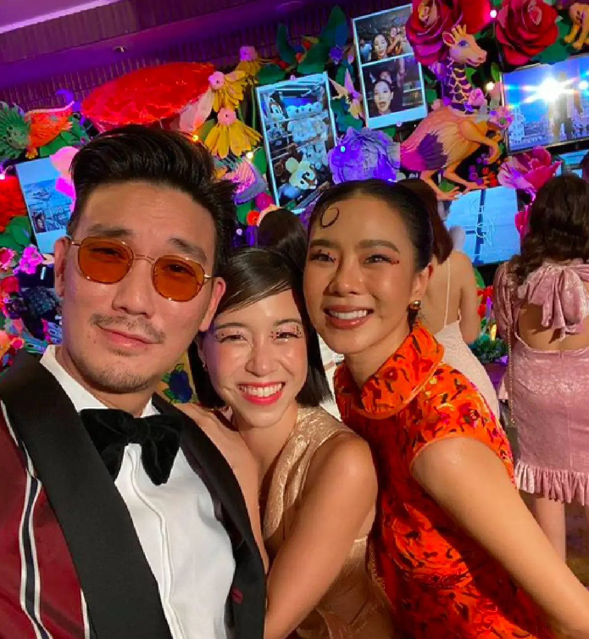 เก็บตกภาพแฟชั่นสุดอลังการของเหล่าคนดังที่มาร่วมงานแต่ง “ตูน-ก้อย” 