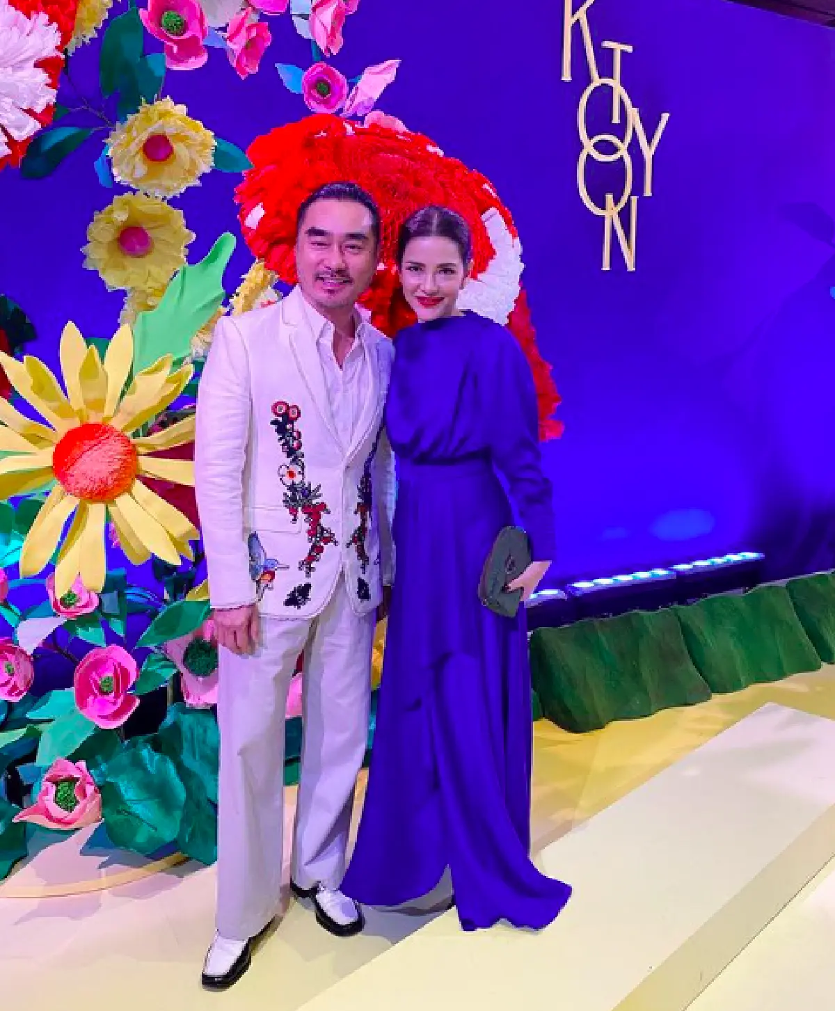 เก็บตกภาพแฟชั่นสุดอลังการของเหล่าคนดังที่มาร่วมงานแต่ง “ตูน-ก้อย” 