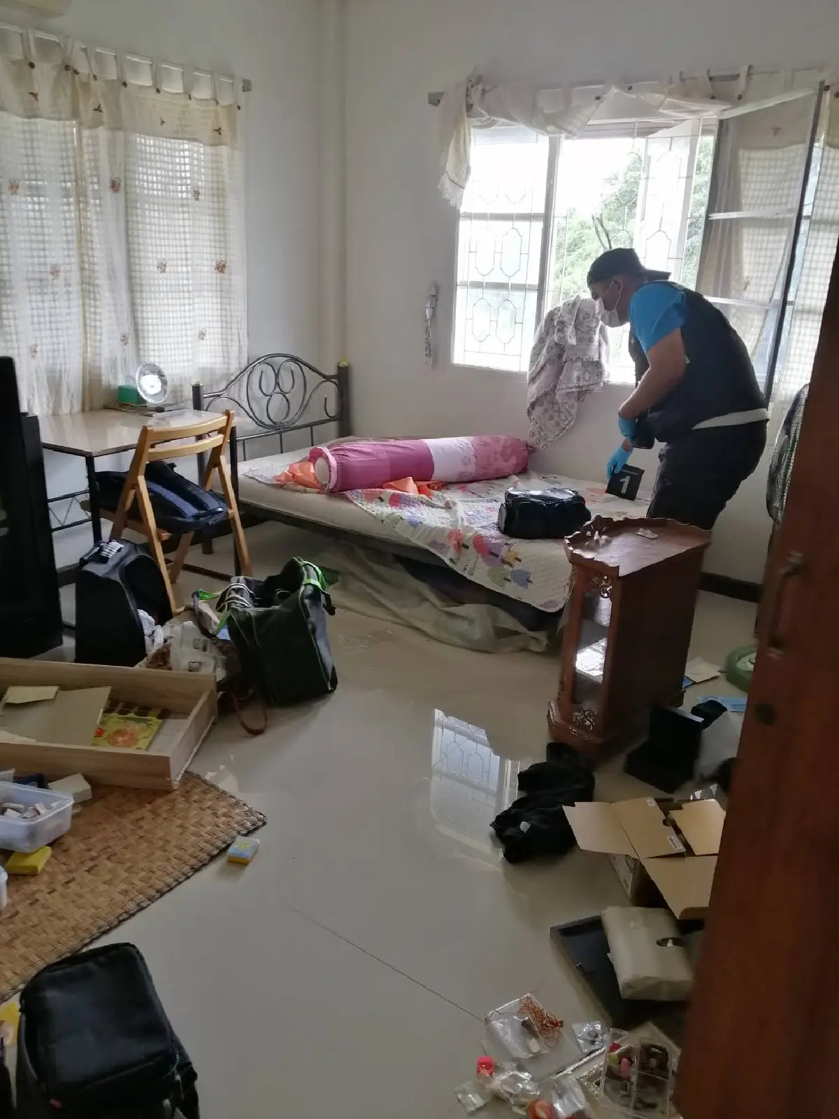 ตร.มึน!โจรเมืองนนท์ย่องขึ้นบ้านนักข่าวฉกไปนับแสนหนีลอยนวล