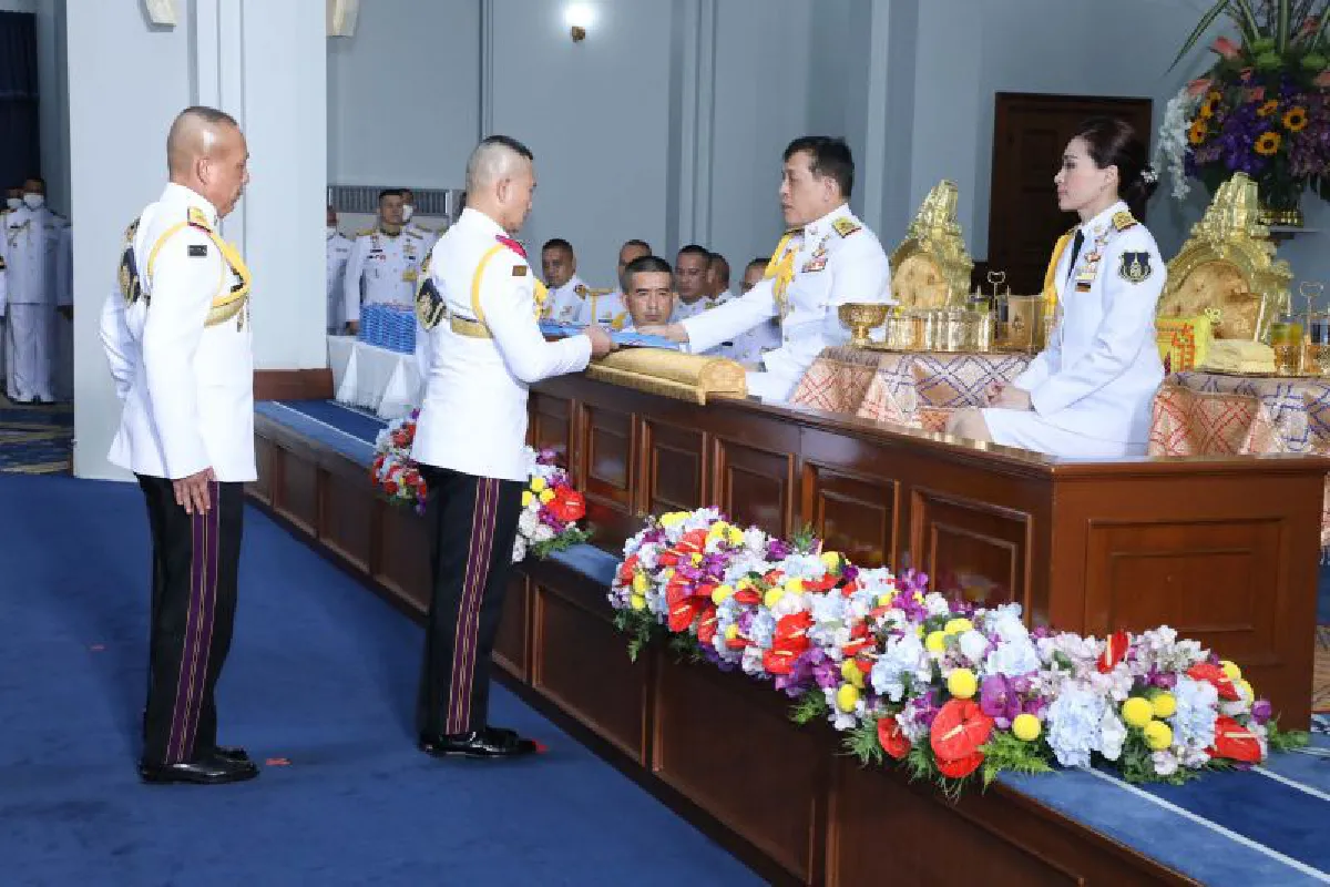 "ในหลวง"พระราชทานปริญาบัตรแก่ผู้สำเร็จการศึกษาสถาบันทางทหาร