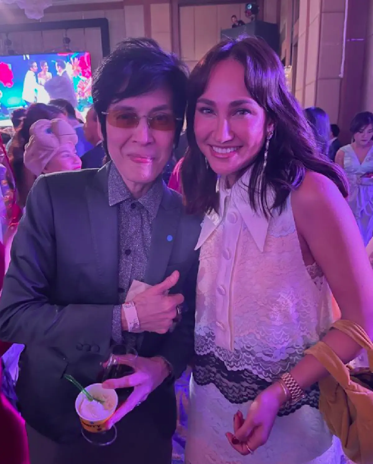 เก็บตกภาพแฟชั่นสุดอลังการของเหล่าคนดังที่มาร่วมงานแต่ง “ตูน-ก้อย” 