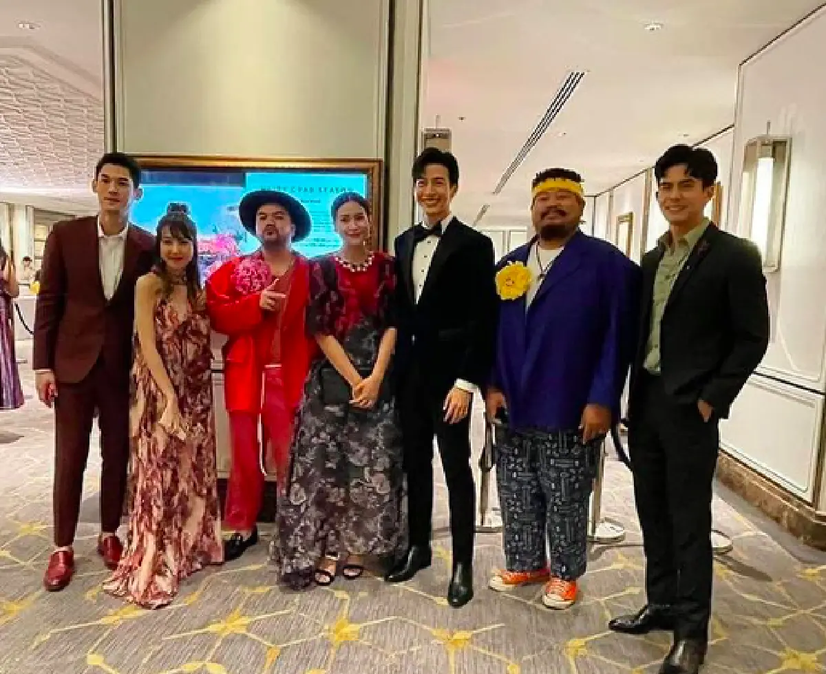 เก็บตกภาพแฟชั่นสุดอลังการของเหล่าคนดังที่มาร่วมงานแต่ง “ตูน-ก้อย” 