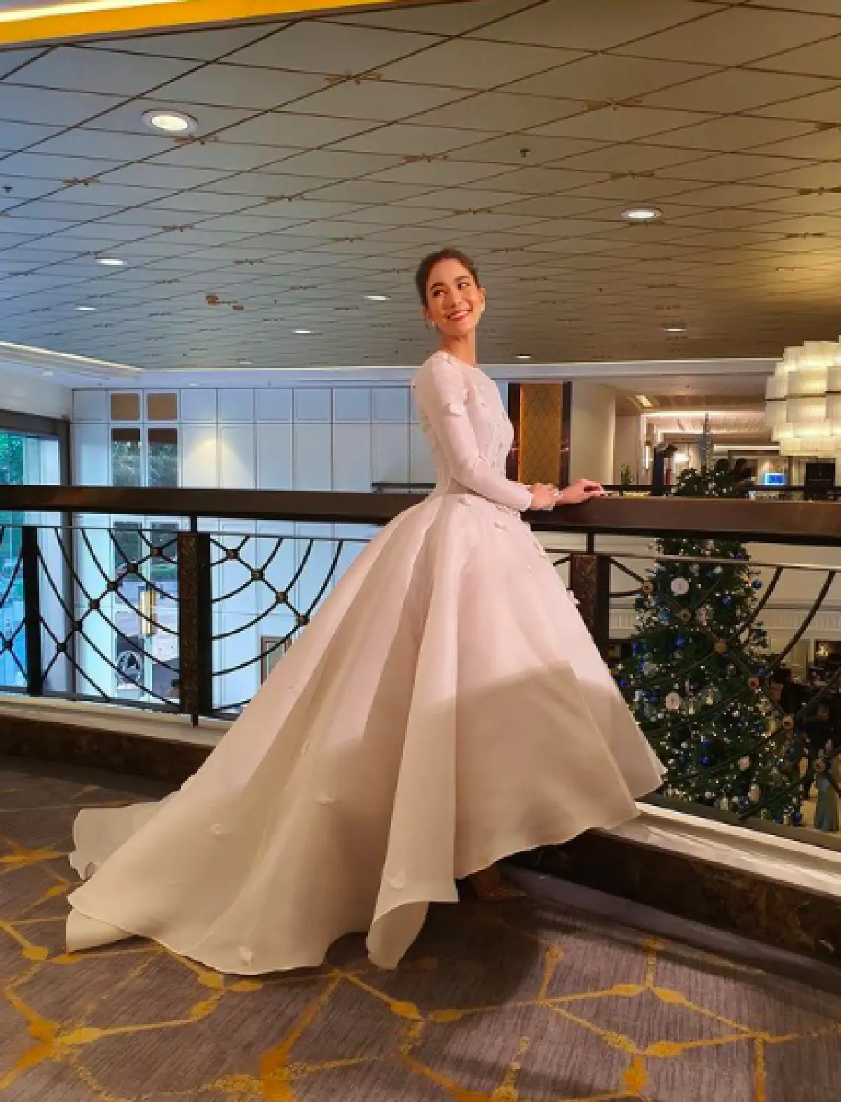 ส่องดีเทล 6 ชุดในงานแต่งของ "ก้อย รัชวิน" สวยอลังการทุกแบบ