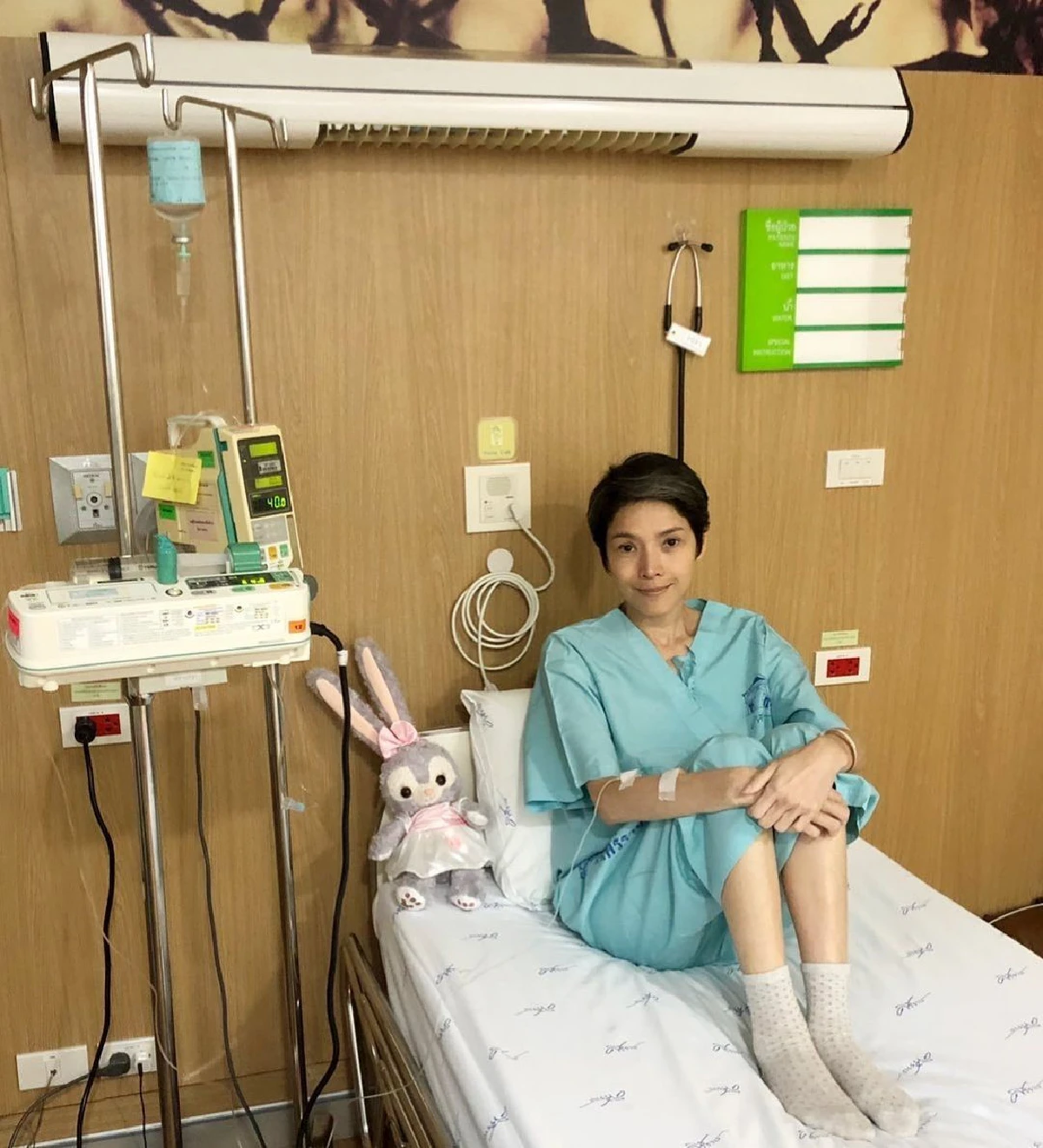 "นิ้ง ณิชชยาณัฐ" สวมวิญญาณอาชีพเก่าลากกระเป๋าเดินเล่น คลายเครียดระหว่างรอรับเลือด 