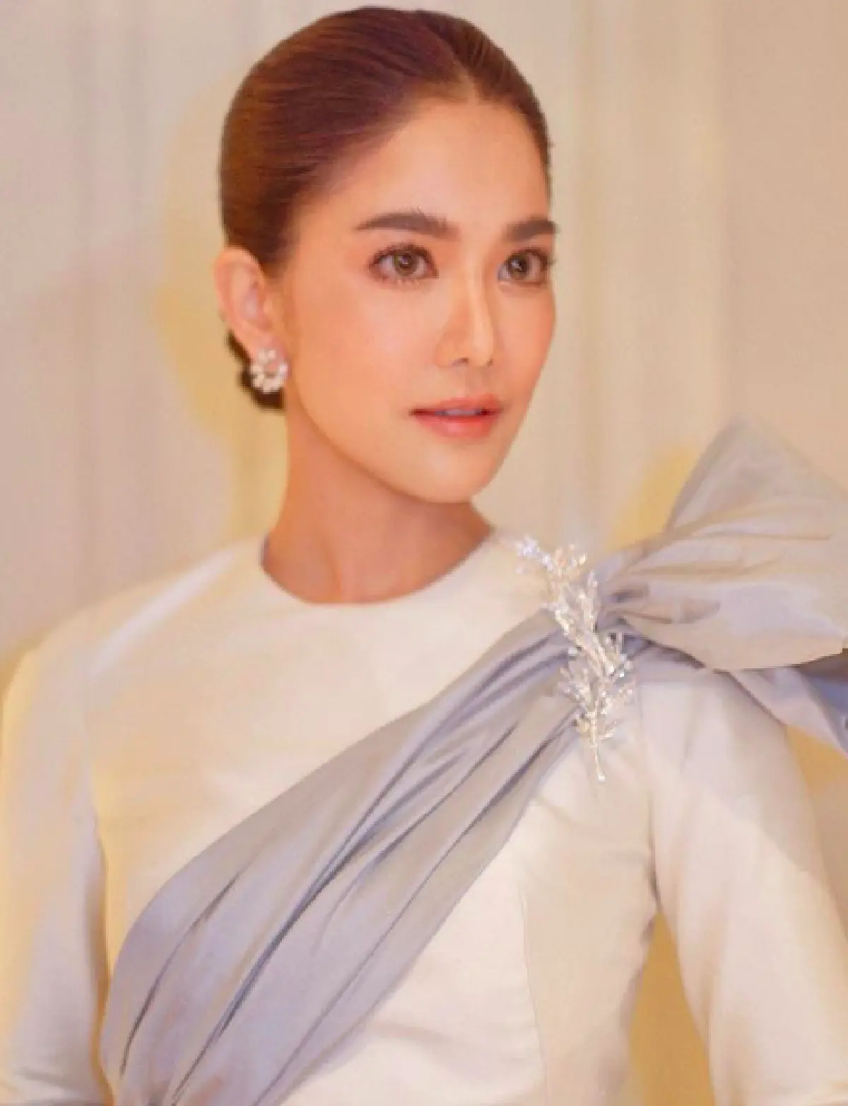 ส่องดีเทล 6 ชุดในงานแต่งของ "ก้อย รัชวิน" สวยอลังการทุกแบบ