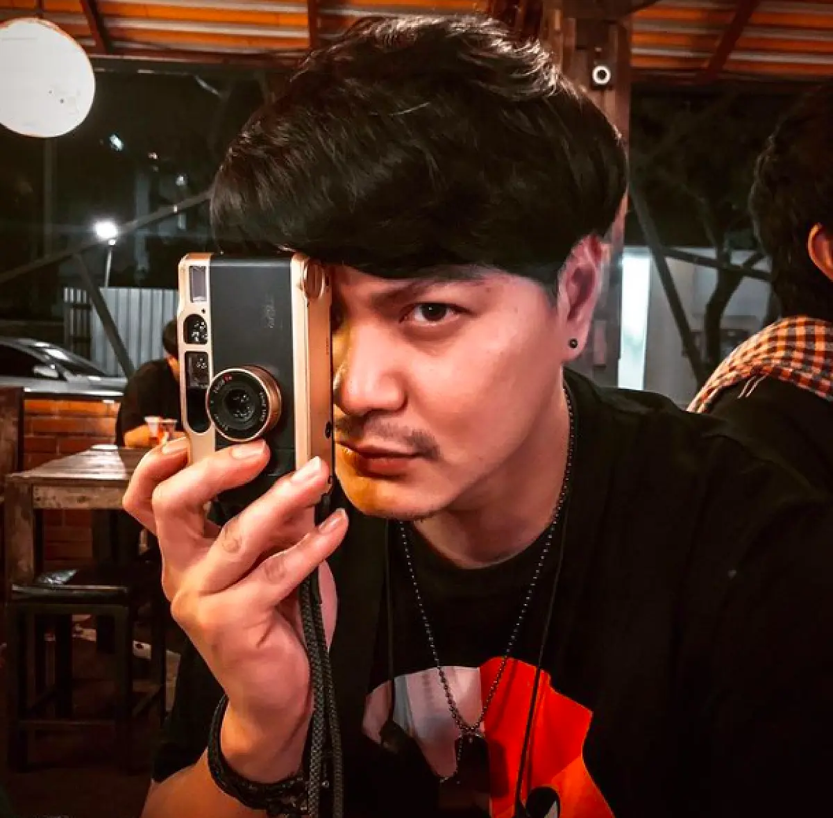 “เป๊กซ์ วงซีล” มอบของขวัญให้ “ตูน-ก้อย” ฉลองแต่งงาน กลางคอนเสิร์ตที่เชียงราย