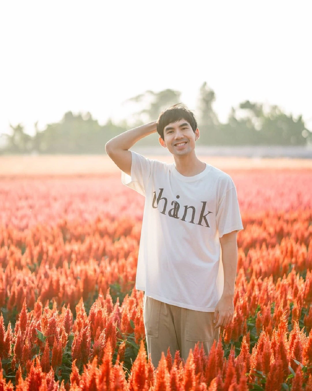 นึกว่าพรีเวดดิ้ง ใหม่-เต๋อ สวีทหวานกลางทุ่งดอกไม้ที่เชียงใหม่