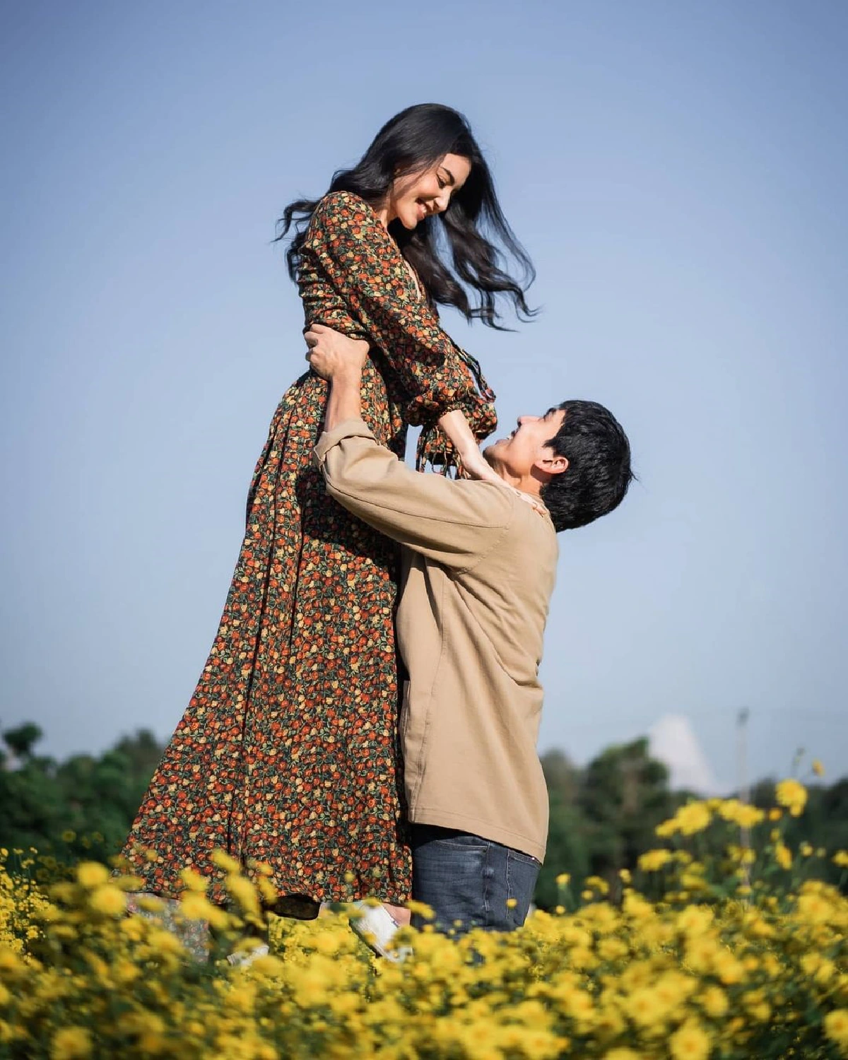 นึกว่าพรีเวดดิ้ง ใหม่-เต๋อ สวีทหวานกลางทุ่งดอกไม้ที่เชียงใหม่