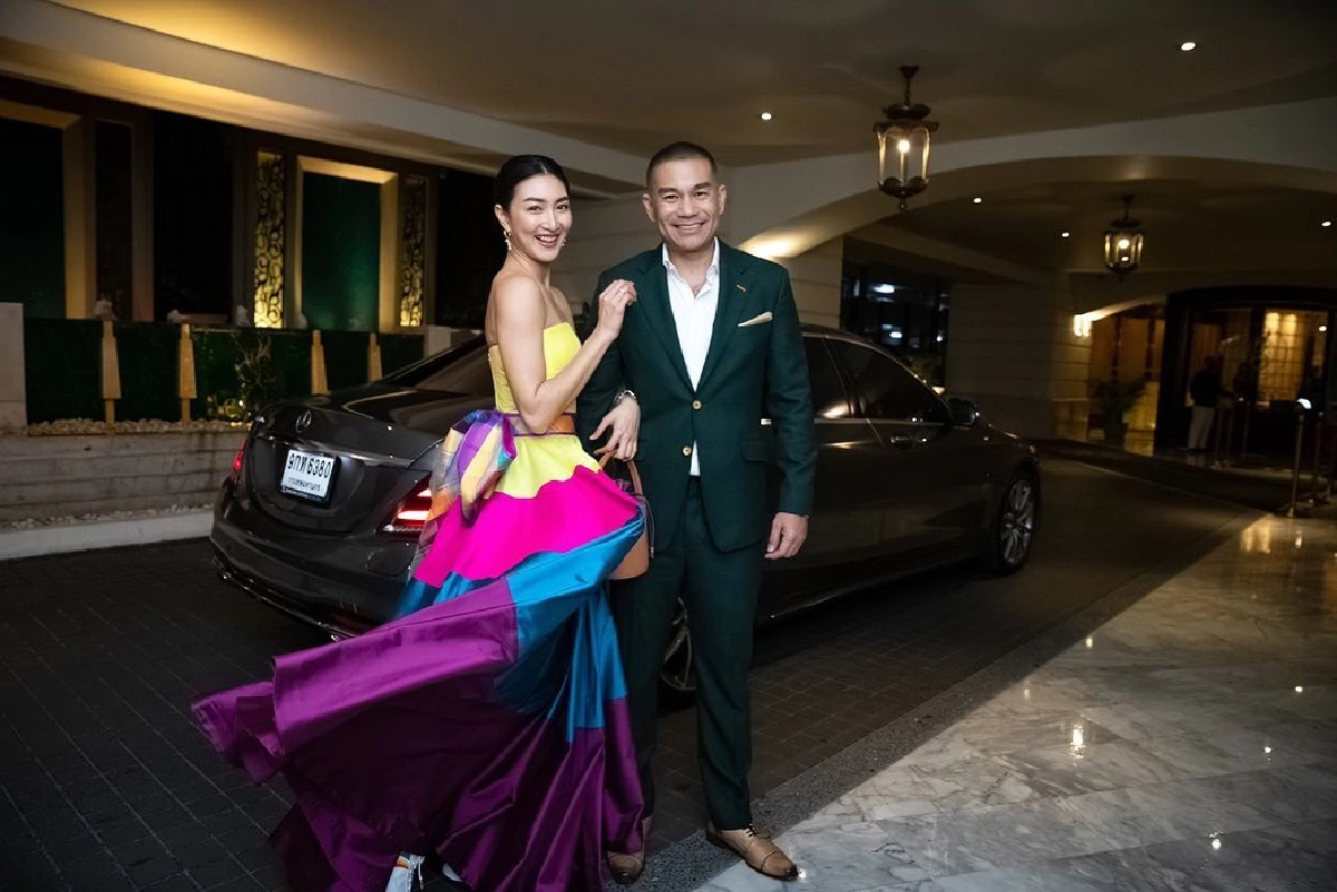 ใกล้มีข่าวดียัง? แพนเค้ก-สารวัตรหมี ดินเนอร์หรูฉลองครบรอบรัก 9 ปี 