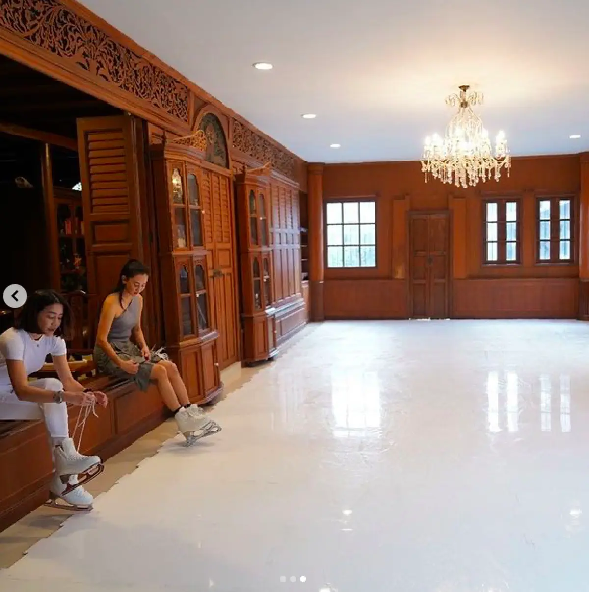 "นุ่น วรนุช" สุดอลังการ! สร้างลานไอซ์สเก็ตไว้ในบ้าน ตั้งชื่อ WORRA STUDIO 