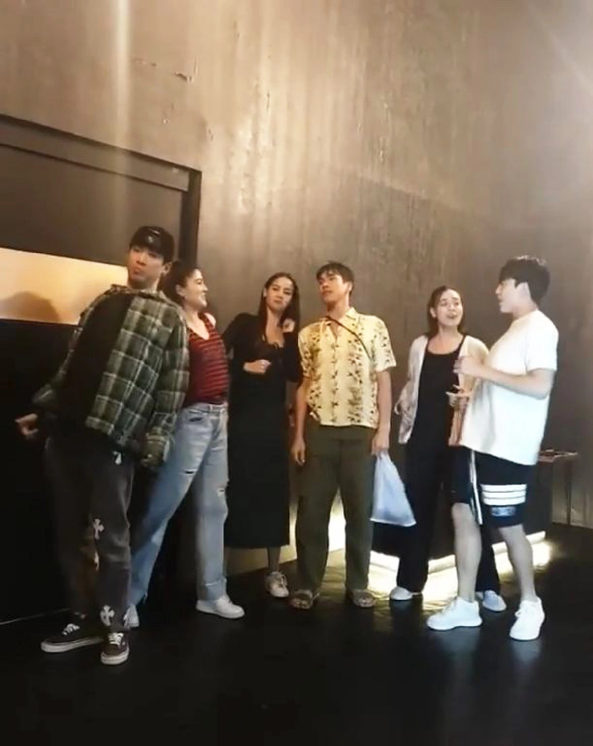 3 คู่รักซุปตาร์ ออกสเต็ปแดนซ์ในเพลง ก้มต่ำ โชว์ลีลาน่ารักเกินห้ามใจ