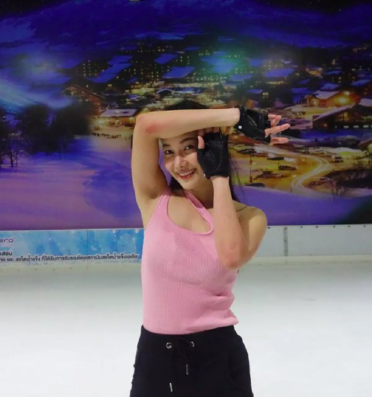 "นุ่น วรนุช" สุดอลังการ! สร้างลานไอซ์สเก็ตไว้ในบ้าน ตั้งชื่อ WORRA STUDIO 