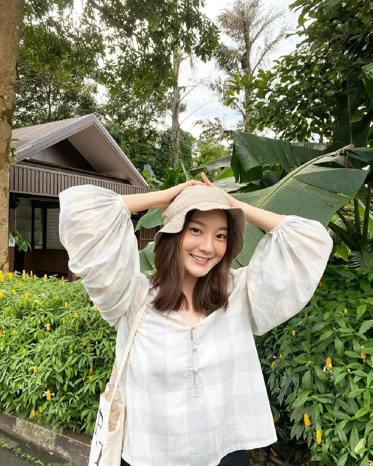 อิ้งค์ วรันธร เลื่อนงาน-กักตัว หลังขึ้นเครื่องไฟลต์เดียวกับคนติดโควิด-19 