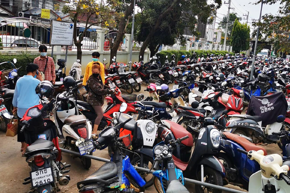 นักท่องราตรีแห่ตรวจคัดกรองหลังพบหญิงวัย25ติดโควิด-19