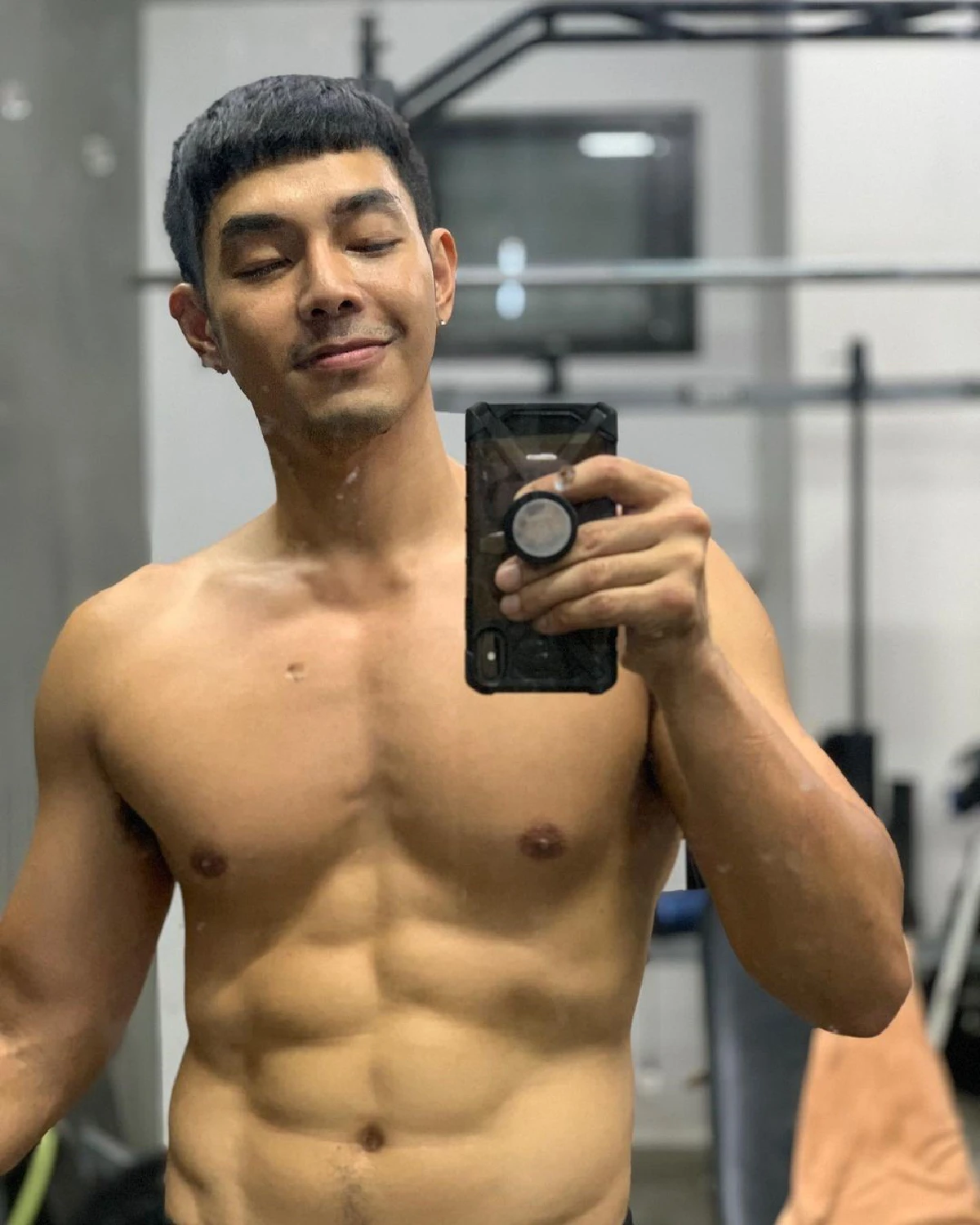 ไม่ใส่ก็อย่าทิ้ง! อาร์ต พศุตม์ ขอรับบริจาคชุดนักเรียน ไปให้น้องๆบนดอย