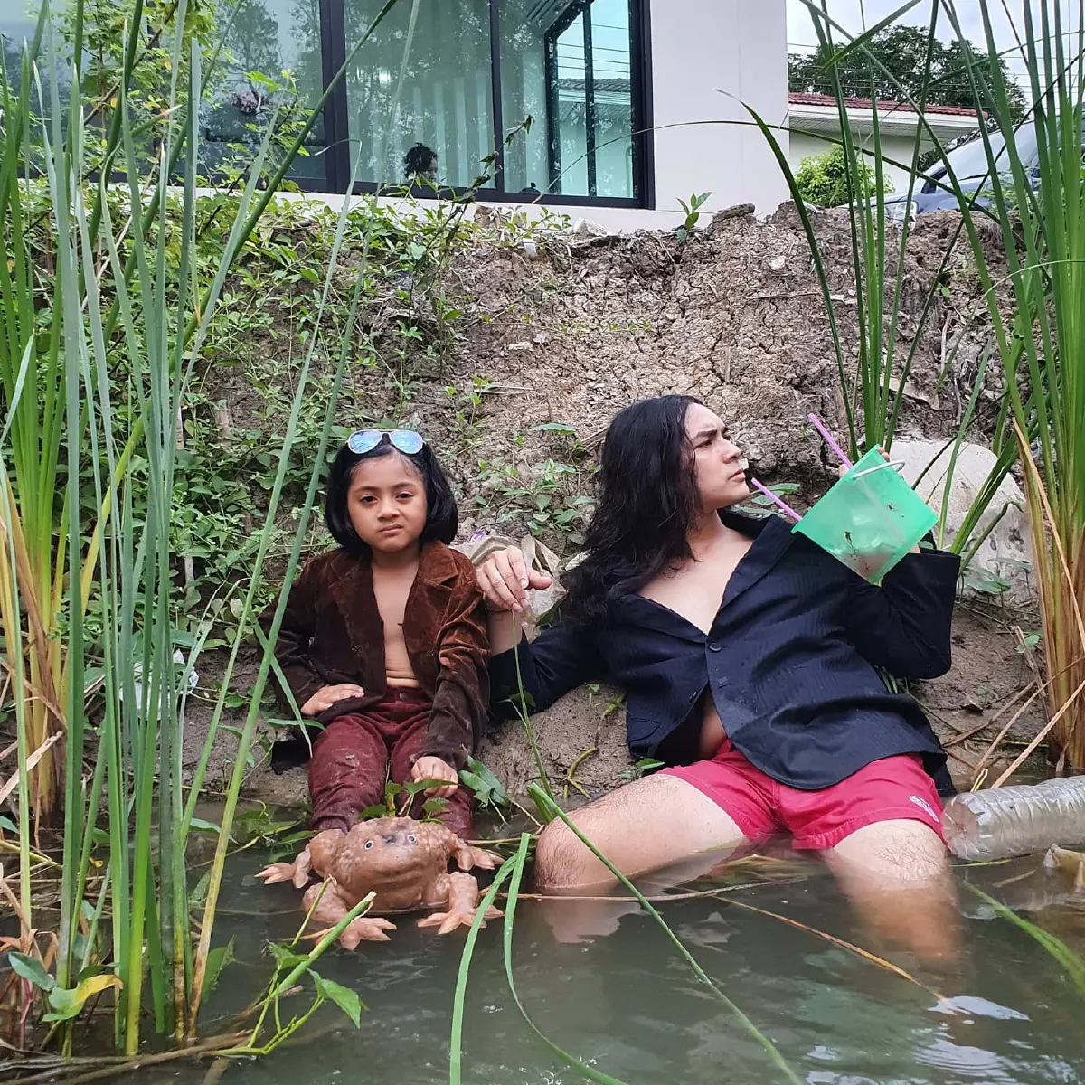 แอบแซ่บ! แน็ก ชาลี ฉลองล้านวิว..ด้วยเซ็ตอาหารเช้าลอยน้ำครั้งแรกในชีวิต