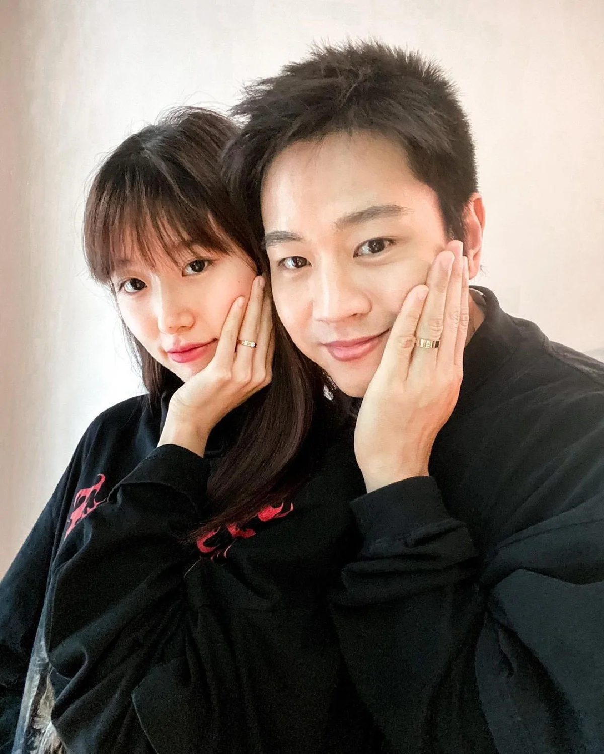 โทนี่-แก้ว ร่อนการ์ดแต่งงานออนไลน์ ชวนเป็นสักขีพยานรักผ่านไลฟ์ได้ทุกที่