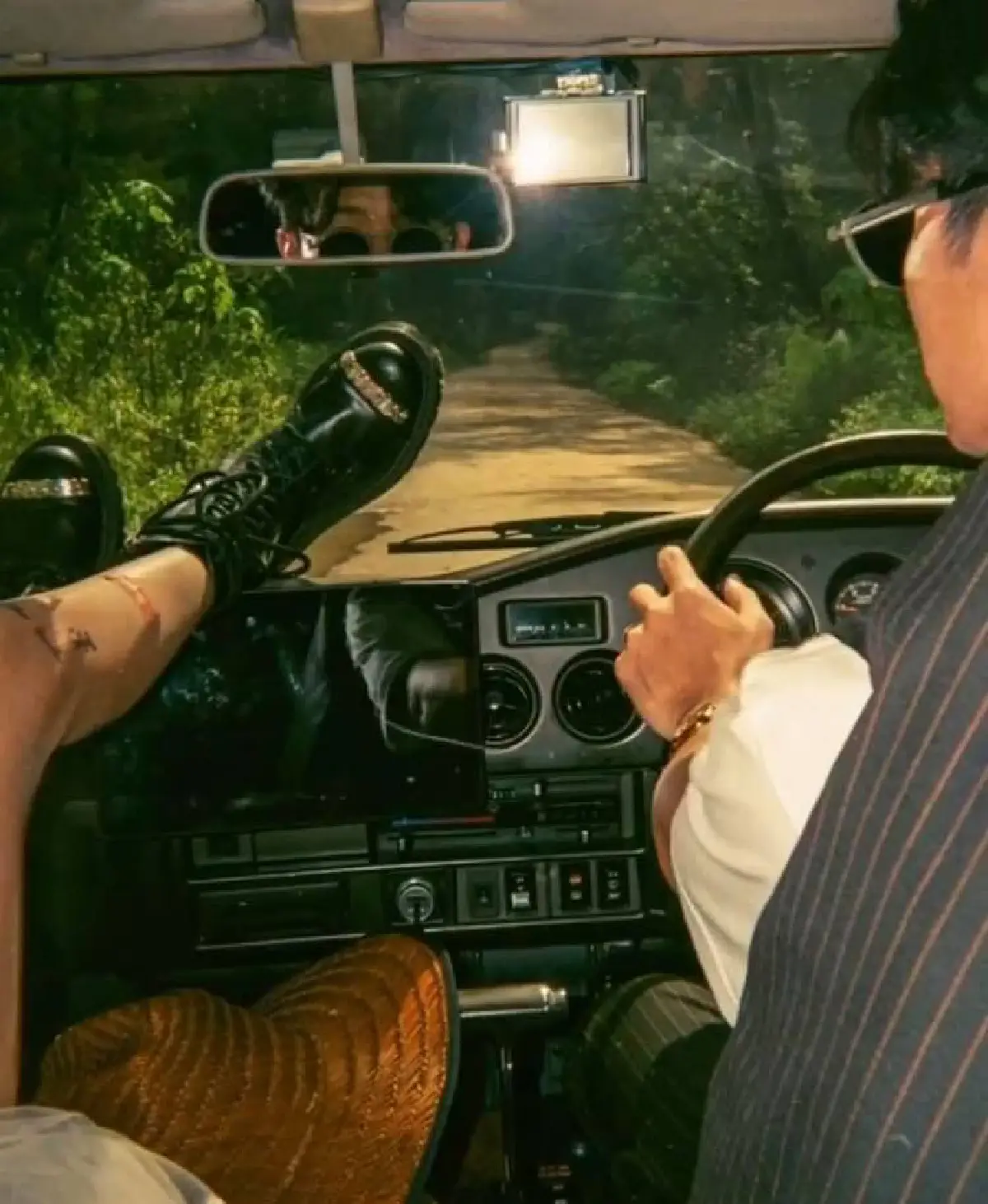 "โทนี่-แก้ว" กับภาพพรีเวดดิ้งสไตล์หนุ่มแนวสาวติสแต่งงานกัน 