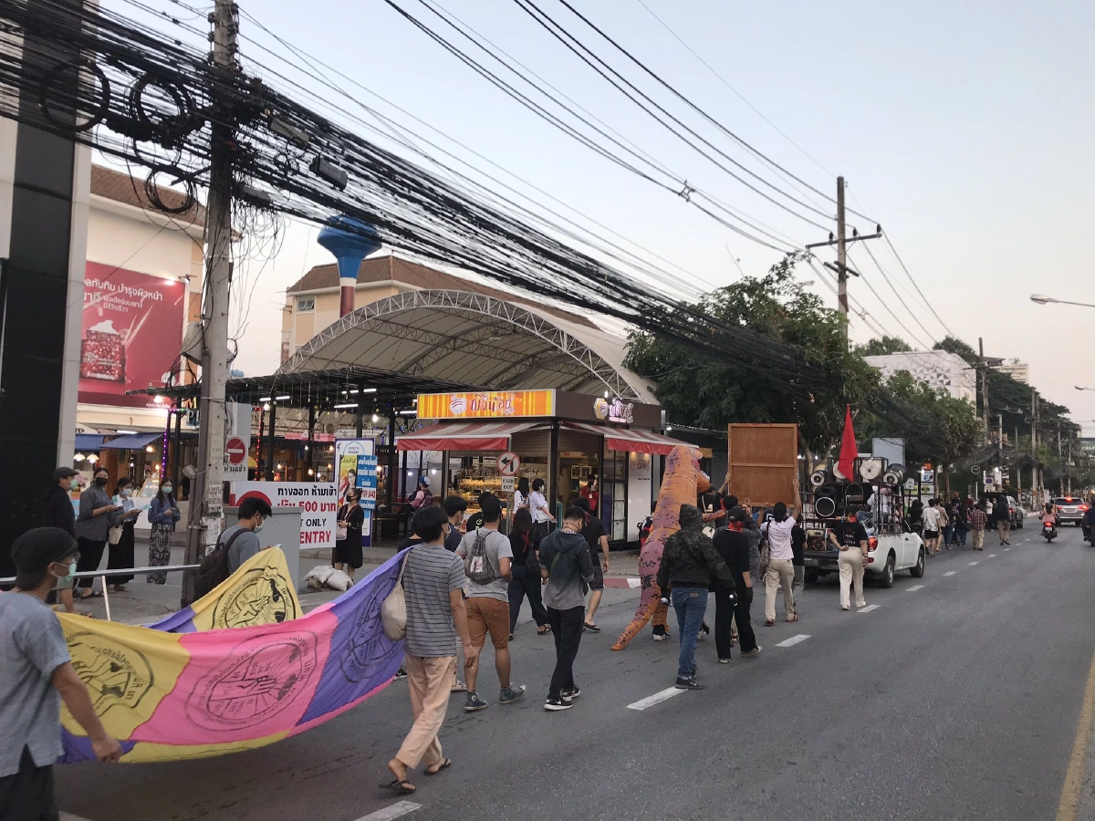 พรรควิฬาร์นัดเคลื่อนขบวนม.เชียงใหม่ไปแยกรินคำ จี้3ข้อเรียกร้อง