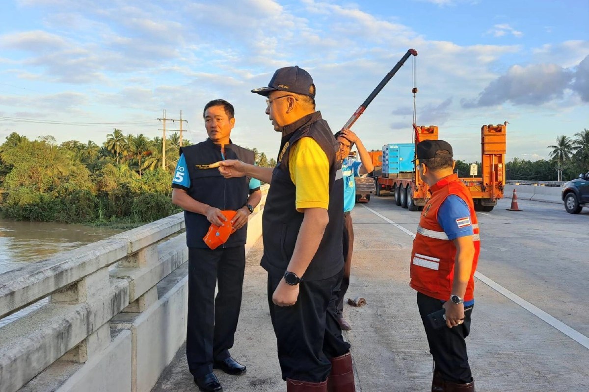 สุราษฎร์ฯติดเครื่องผลักดันน้ำ30ชุดรับมวลน้ำนครศรีฯระบายลงทะเล