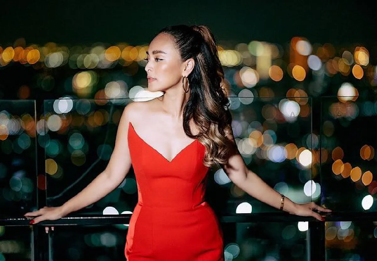 "นานา" สวยแซ่บในชุดเดรสสีแดง ฉลองวันเกิดอายุ 40 ปี คนรักล้นงาน 