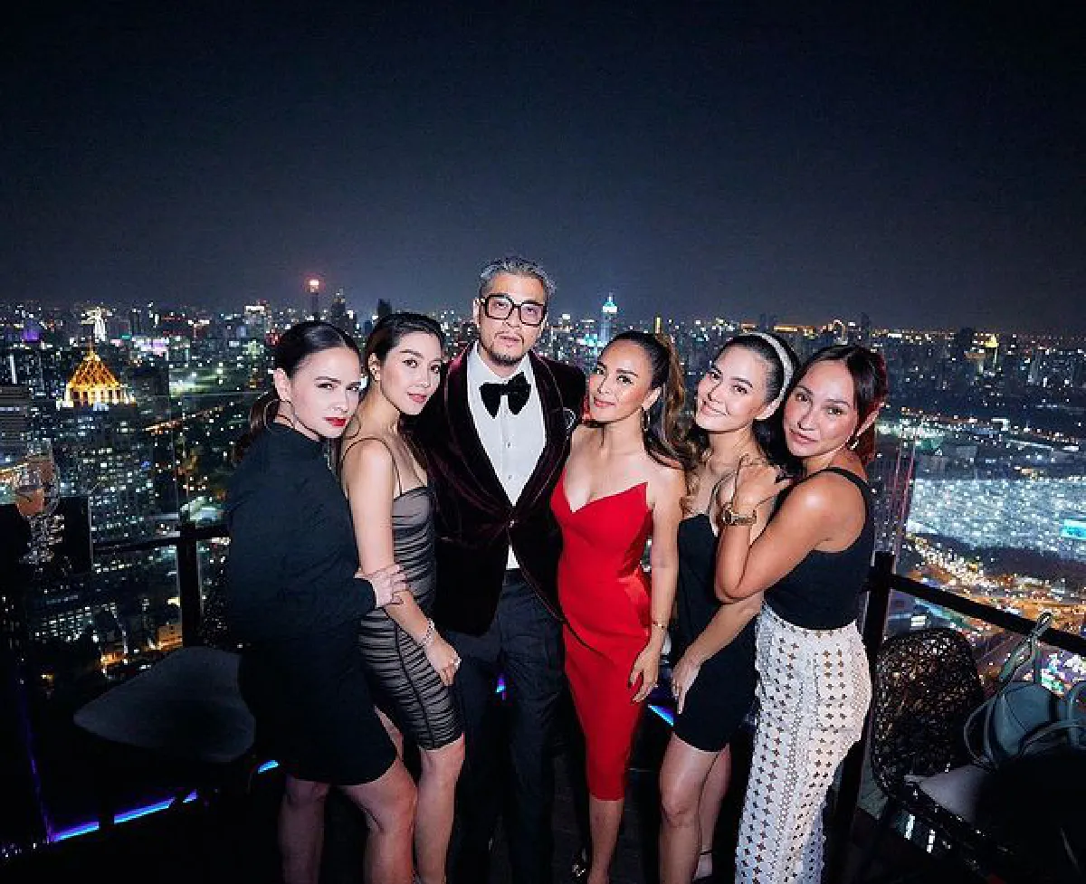 "นานา" สวยแซ่บในชุดเดรสสีแดง ฉลองวันเกิดอายุ 40 ปี คนรักล้นงาน 