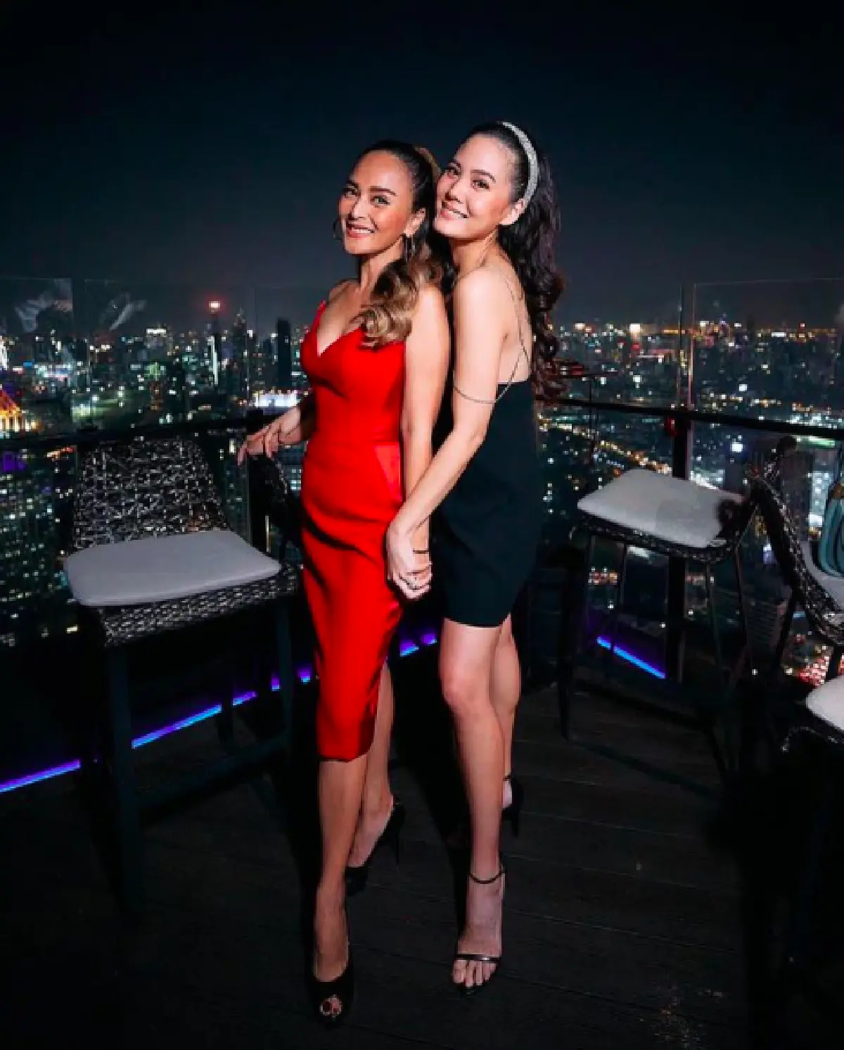 "นานา" สวยแซ่บในชุดเดรสสีแดง ฉลองวันเกิดอายุ 40 ปี คนรักล้นงาน 