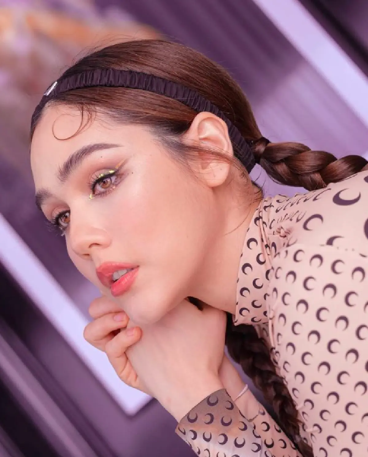 สำเนาถูก “ชมพู่ อารยา" โพสต์ภาพตอนเด็กกับพ่อแม่ แยกแทบไม่ออก