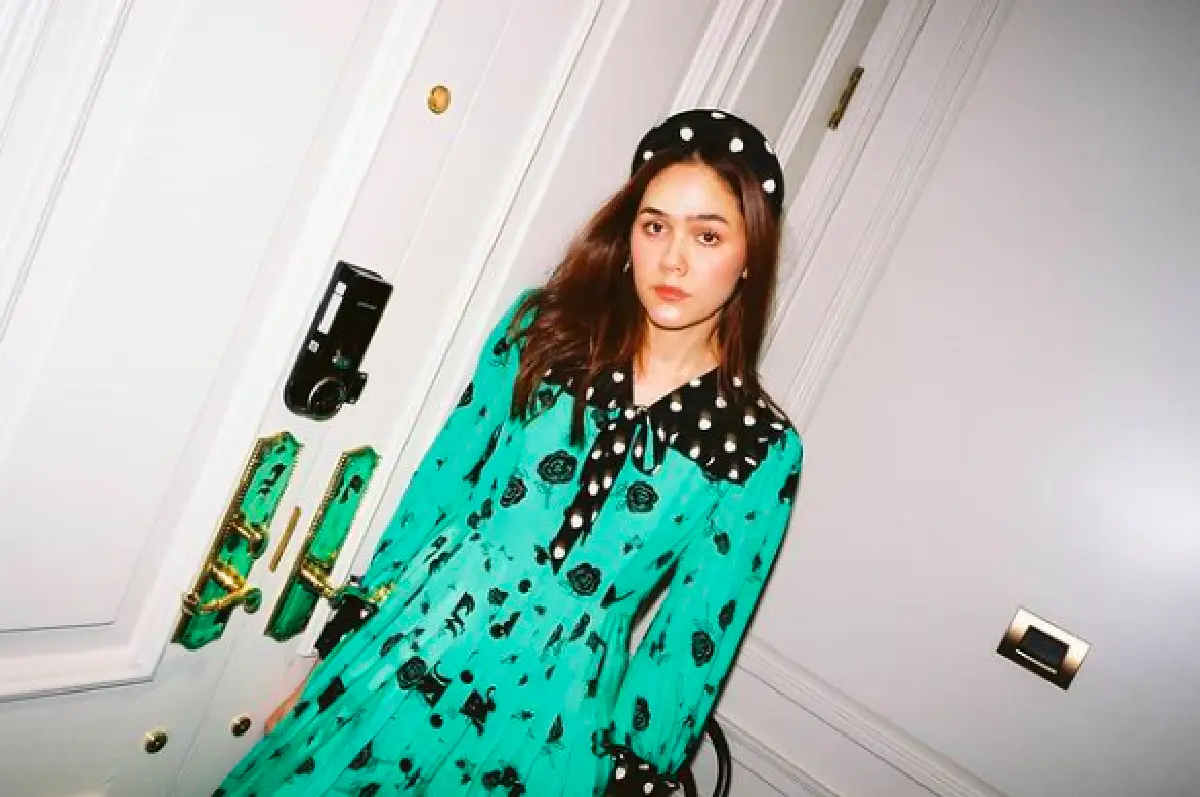 สำเนาถูก “ชมพู่ อารยา" โพสต์ภาพตอนเด็กกับพ่อแม่ แยกแทบไม่ออก