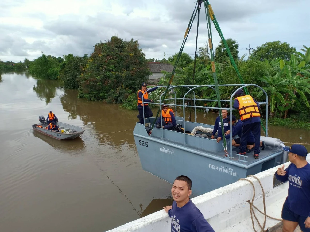 ทร.ส่งเรือผลักดันน้ำ20ลำผันน้ำในคลองสทิงหม้อลงสู่ทะเลสาบสงขลา
