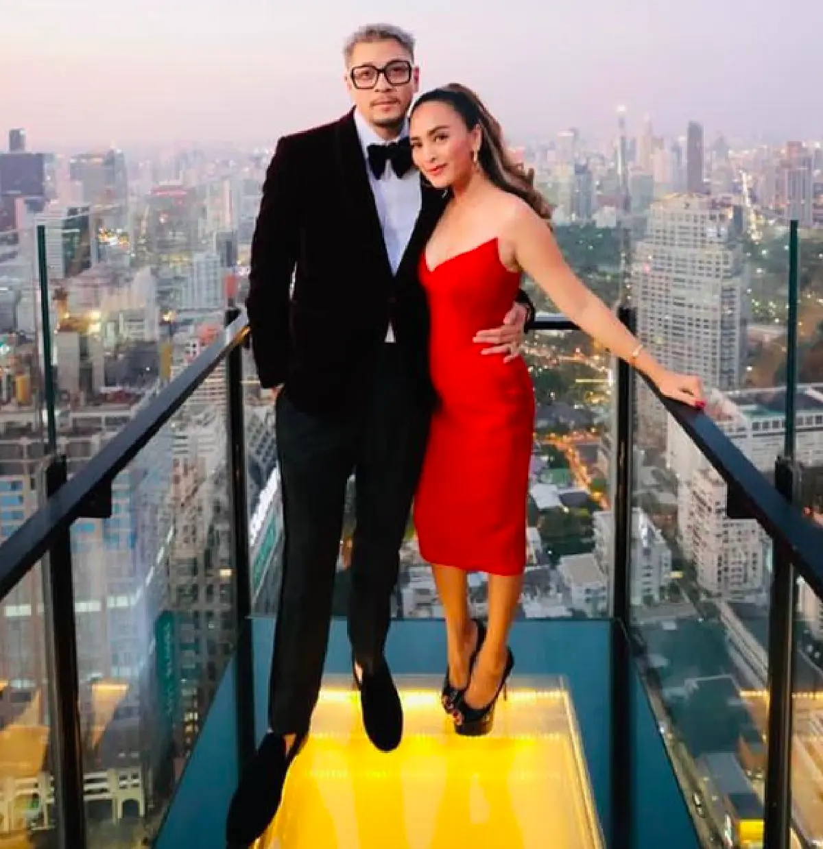 "นานา" สวยแซ่บในชุดเดรสสีแดง ฉลองวันเกิดอายุ 40 ปี คนรักล้นงาน 