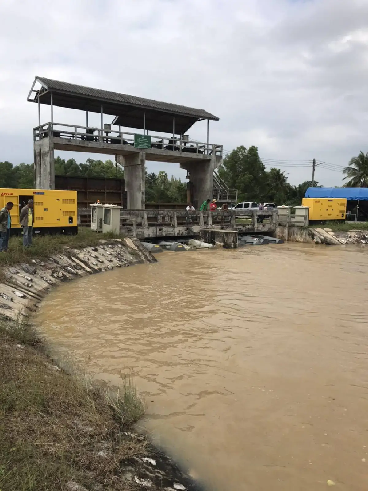 เซ่นน้ำท่วม!สุราษฏร์ดับแล้ว1ชายวัย61ปีจมน้ำตายขณะไปหาปลา