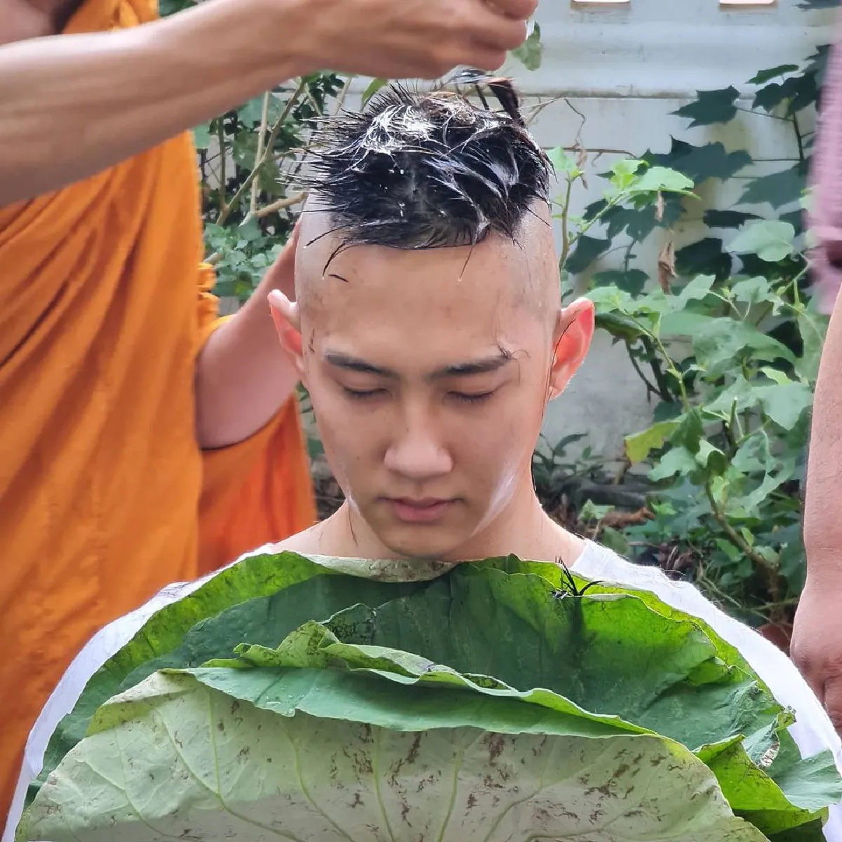 “กัปตัน ชลธร” เข้าพิธีอุปสมบทแล้วที่วัดมกุฏฯ ได้ฉายา “อิทฺธิธโร” คนดังร่วมงานเพียบ