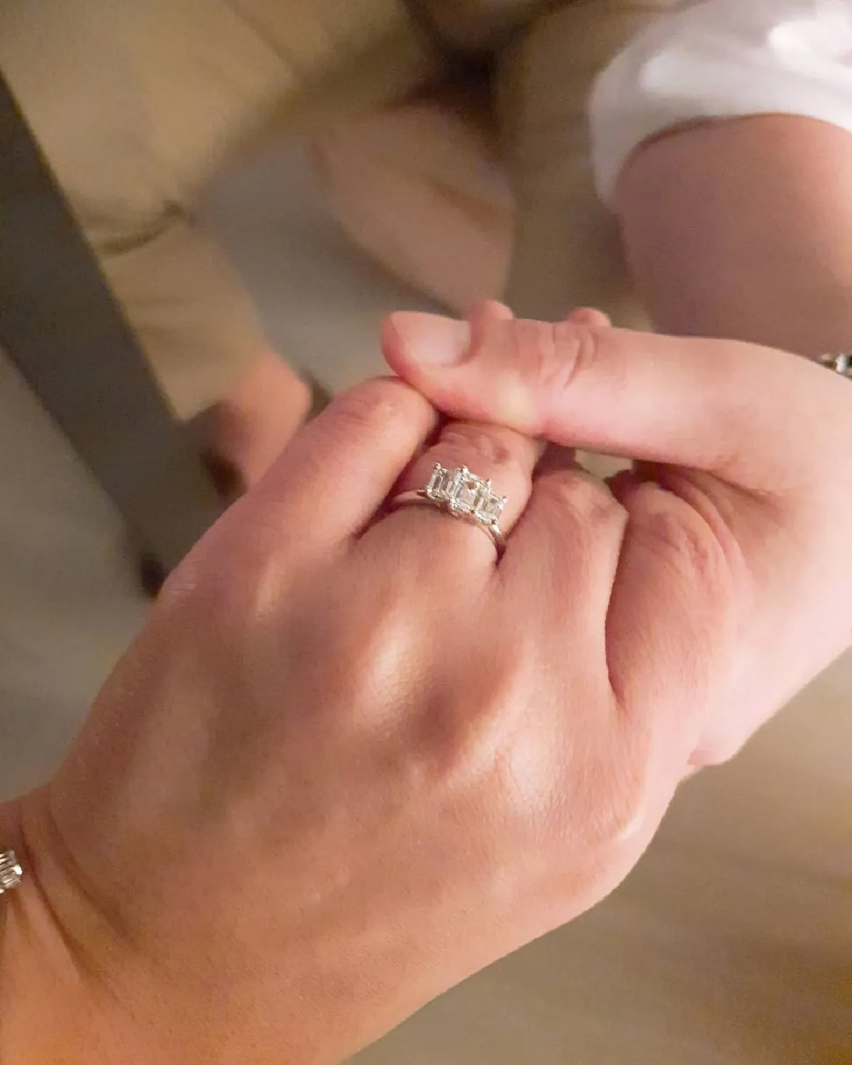 "ดีเจดาด้า" เผยข่าวดี! ถูกแฟนหนุ่มชาวเกาหลีสวมแหวนขอแต่งงานแล้ว