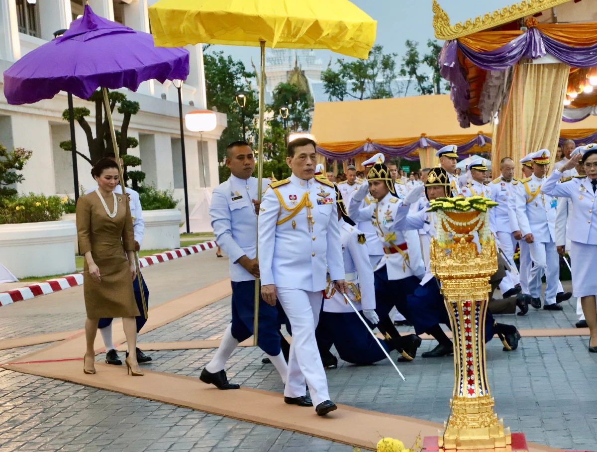 "ในหลวง-พระราชินี"เสด็จฯไปทรงเปิดอาคารที่ทำการศาลฎีกา