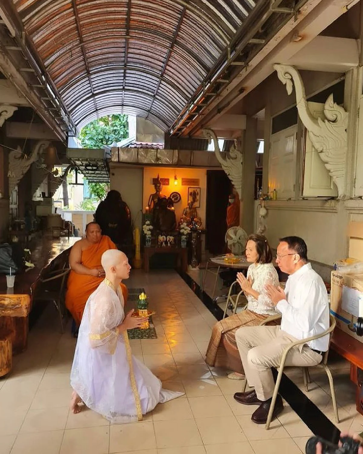 “กัปตัน ชลธร” เข้าพิธีอุปสมบทแล้วที่วัดมกุฏฯ ได้ฉายา “อิทฺธิธโร” คนดังร่วมงานเพียบ